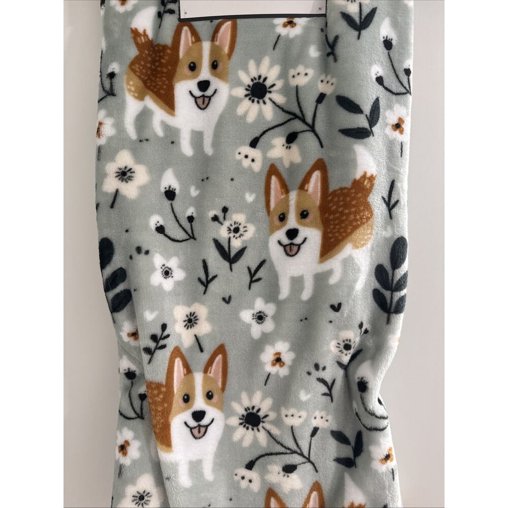 CORGI Dog 50x70 Oversized Plush Throw Blanket Light Sage Green Daisy Floral NEW
